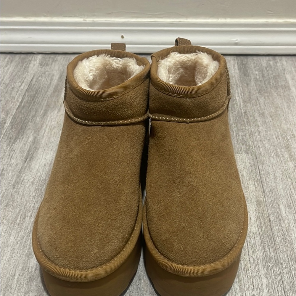 Tan Platform boots - Picture 3 of 3